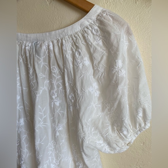 Universal Thread Women’s Floral Embroidered Blouse - Picture 8 of 11